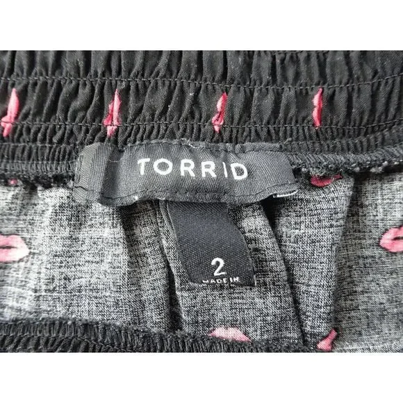 Torrid Women Kisses Skirt Size 2 - Picture 3 of 6